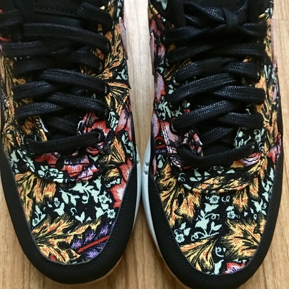 SOLD! Nike Air Max 1 Floral - Picture 6 of 8